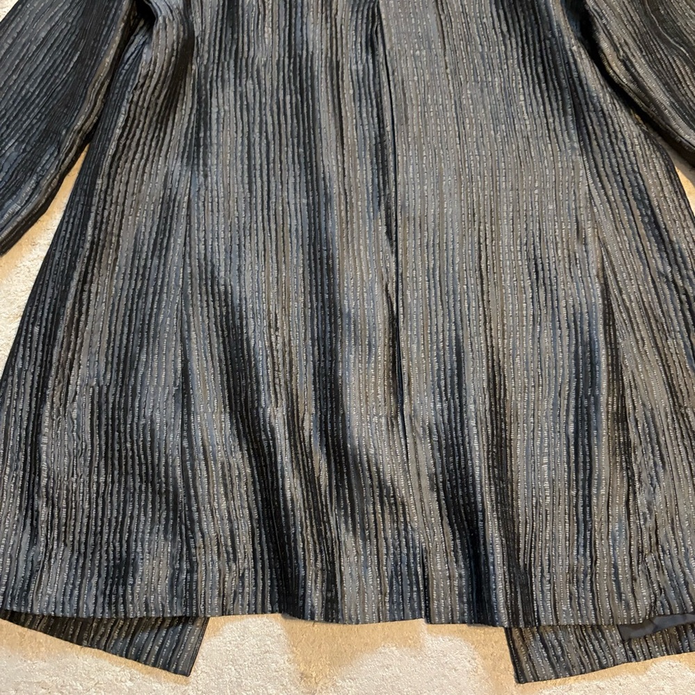 Eileen Fisher Metallic Grey Textured Silk Open Front 3/4 Jacket Size MEDIUM - Picture 16 of 16